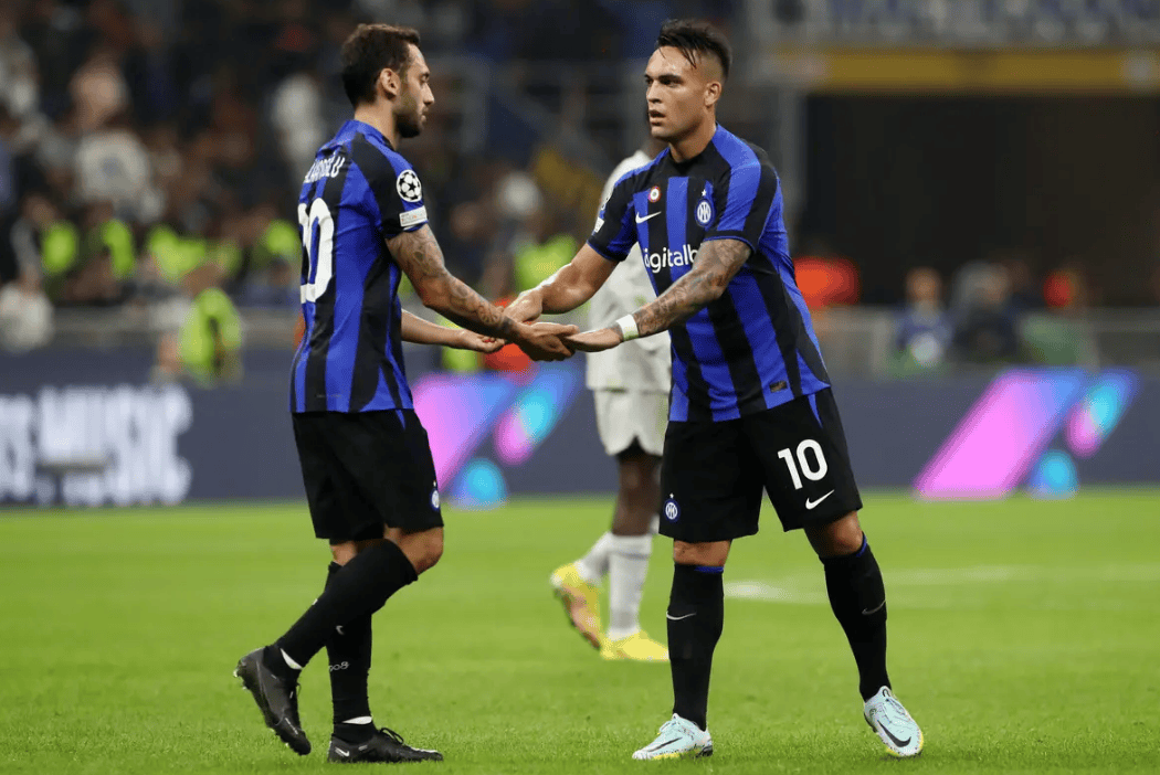 铭记，利物浦在新赛季的名单里仍然保留了若塔（别忘了：利物浦新赛季名单仍有若塔在列）