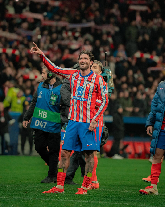 阿斯：西班牙考察帕尔马高中锋马特奥，与阿根廷争夺其代表权（阿斯：西班牙跟踪考察帕尔马高中锋马特奥，与阿根廷角逐其国家队代表权）