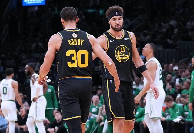 斯洛特执教利物浦遭遇挑战，进攻防守问题突出，萨拉赫争议，压力倍增。（斯洛特在利物浦帅位承压：攻防失衡、萨拉赫风波、重压陡增）