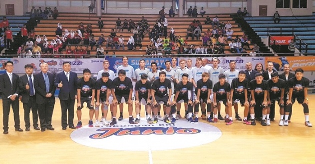 曼城VS桑德兰：蓝月风暴迎战黑马奇迹，伊蒂哈德攻防大战一触即发（曼城战桑德兰：蓝月风暴碰撞黑马神话，伊蒂哈德攻防决斗迫在眉睫）