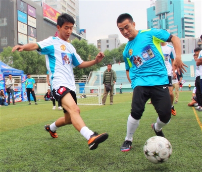 利物浦主场1-1战平升班马桑德兰，迎来赛季首个平局（利物浦主场被升班马桑德兰1-1逼平，收获赛季首个平局）