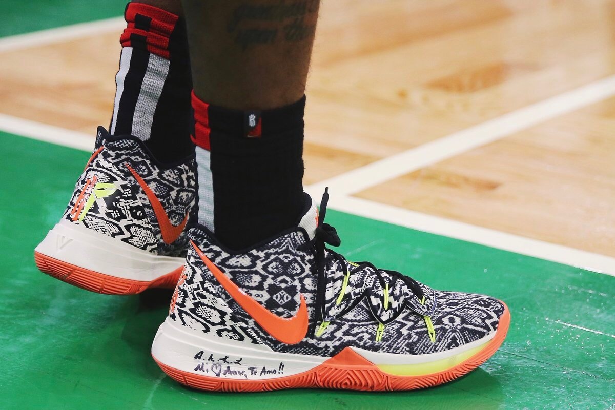 复出传射建功，内马尔率领桑托斯逃离降级区（内马尔复出一传一射，带领桑托斯脱离降级区）