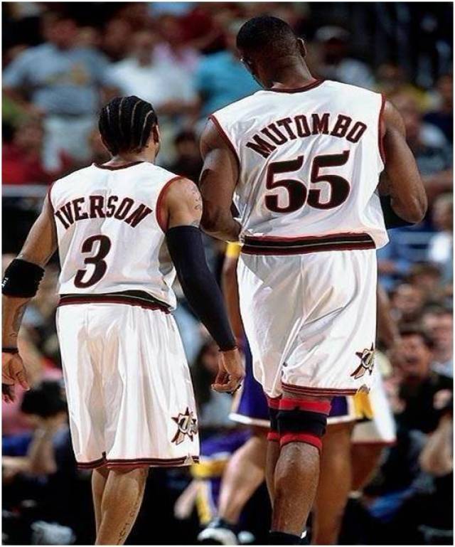 记者：诺坎普保安看到梅西后非常惊讶，当即就放他进去了（记者称梅西现身诺坎普令保安愕然，随即放行）