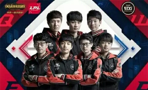 莱斯特城缅怀因直升机事故去世的老板维猜：永远在我们心中.